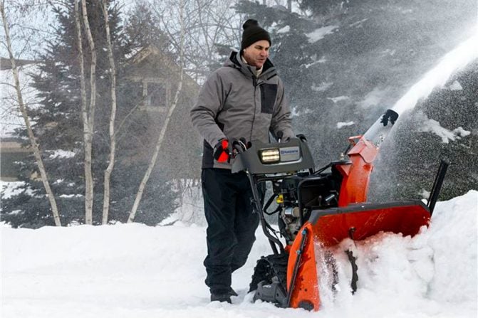 Snowblower Reviews : New Snow Blowers and Snow Throwers DEV